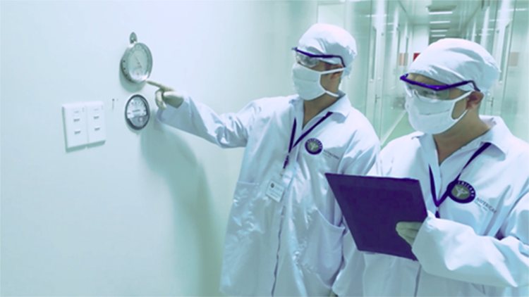 Nhân viên được trang bị bảo hộ lao động - khẩu trang tại khu sản xuất.