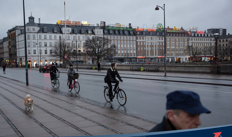 Giải cứu kinh tế kiểu Bắc Âu mà Mỹ khó có thể làm: Hỗ trợ đến 90% lương cho người lao động, trang trải toàn bộ chi phí thuê mặt bằng đối với doanh nghiệp gặp khó khăn - Ảnh 1. Giải cứu kinh tế kiểu Bắc Âu mà Mỹ khó có thể làm: Hỗ trợ đến 90% lương cho người lao động, trang trải toàn bộ chi phí thuê mặt bằng đối với doanh nghiệp gặp khó khăn - Ảnh 1.