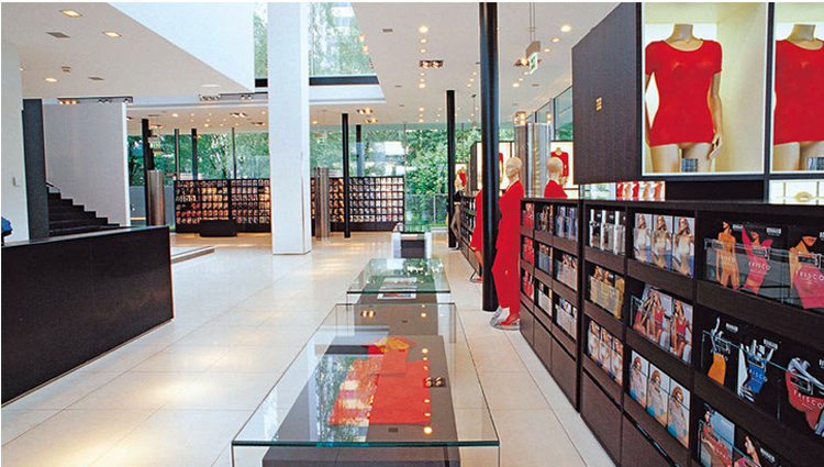 Ve sầu thoát xác: Chiến lược đơn giản giúp hãng thời trang 70 năm tuổi của Áo vượt qua cơn đại khủng hoảng Covid-19 - Ảnh 1. Ve sầu thoát xác: Chiến lược đơn giản giúp hãng thời trang 70 năm tuổi của Áo vượt qua cơn đại khủng hoảng Covid-19 - Ảnh 1.