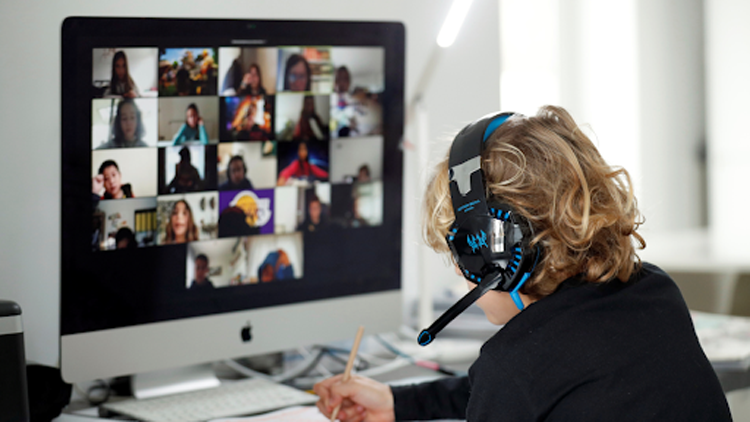 Sự sụp đổ của Zoom v&agrave; b&agrave;i học &lsquo;bữa ăn miễn ph&iacute; chỉ c&oacute; trong bẫy chuột&rsquo;: Đ&aacute;nh đổi quyền ri&ecirc;ng tư bằng một ứng dụng free liệu c&oacute; đ&aacute;ng? - Ảnh 1.