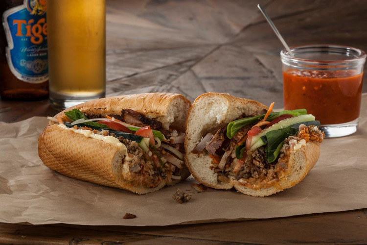 Từ góc nhìn khách đến Pizza 4Ps, Starbucks..để trải nghiệm không gian văn hóa cửa hàng: Việc chuyển đổi online hậu Covid-19 là tình thế hay bắt buộc? - Ảnh 2. Từ góc nhìn khách đến Pizza 4Ps, Starbucks..để trải nghiệm không gian văn hóa cửa hàng: Việc chuyển đổi online hậu Covid-19 là tình thế hay bắt buộc? - Ảnh 2.
